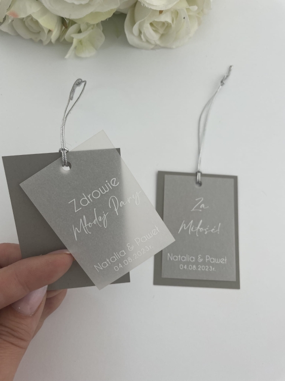 Zawieszki minimalistyczne z kalką i białym nadrukiem