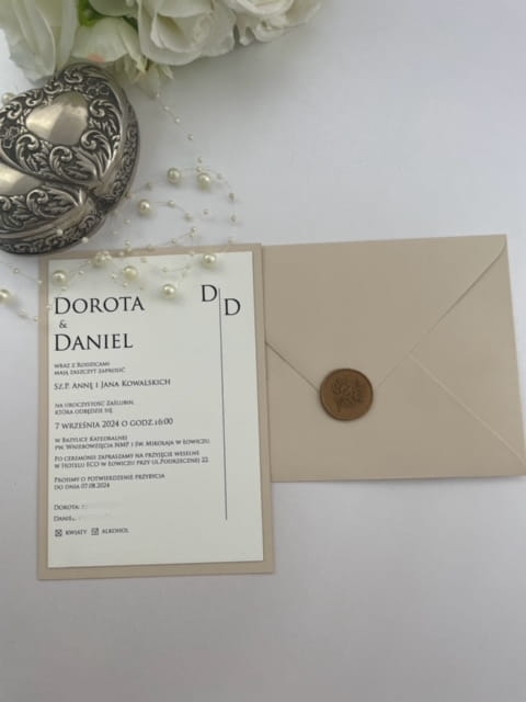 Zaproszenie minimalistyczne z inicjałami (2).jpg