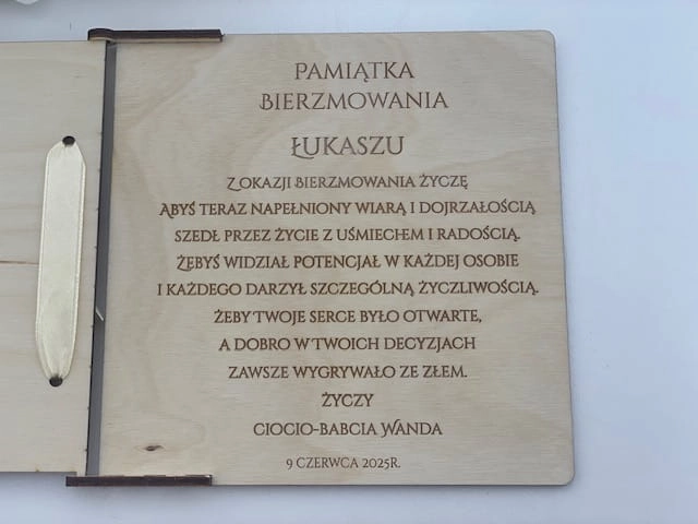 Pamiątka Bierzmowania-kartkadrewniana (2).jpg
