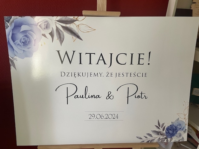 Tablica powitalna PCV 50x70 z bniebieskimi kwiatkami.JPG