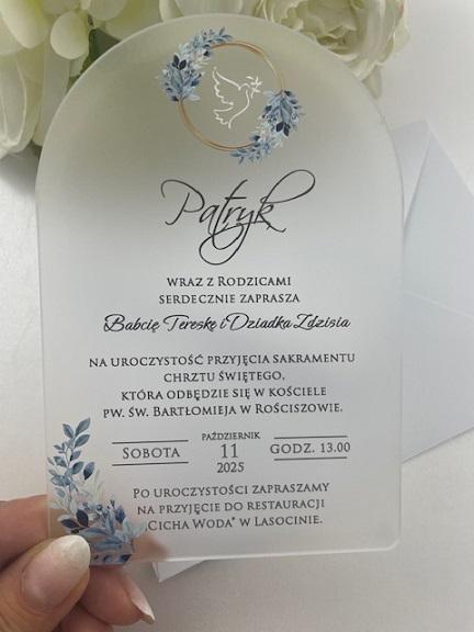 Akrylowe zaproszenie na chrzest dla chłopca w kształcie łuku (2).JPG