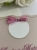 Detal tłoczonego medalionu w zaproszenie Rosalee Charlotte.JPG