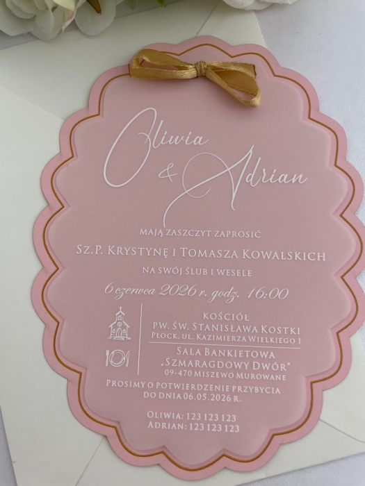 Luksusowe zaproszenie ślubne Rosalee Aurelia z pudrowym różu, z kalką i białym nadrukiem, ozdobiome wypukłą złotą linią (3).JPG