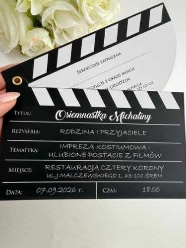 Oryginalne zaproszenie na jubileusz w formie klapsa filmowego.JPG