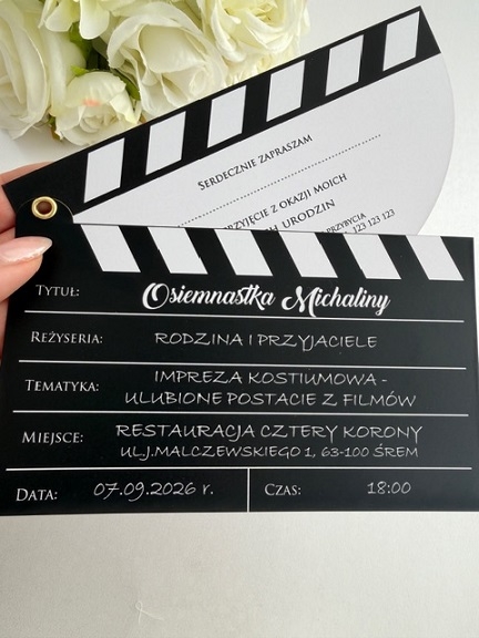 Oryginalne zaproszenie na jubileusz w formie klapsa filmowego.JPG
