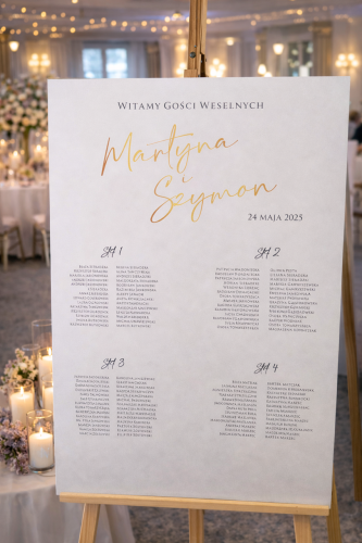 Minimalistyczny układ stołów ze złotymi imionami_aanżacja AI.PNG